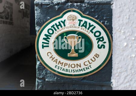 Banner von Timothy Taylor's Landlord Beer in der Kneipe Kendal Stockfoto