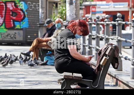 Neapel, Italien. April 2020. Neapel Coronavirus Menschen auf der Straße in Via Foria (napolipress/Fotogramma, Neapel - 2020-04-06) p.s. la foto e' utilizzzabile nel rispetto del contesto in cui e' stata scattata, e senza intento diffamatorio del decoro delle persone rappresentate: Independent Photo Agency Live Srl/Alamy News Stockfoto