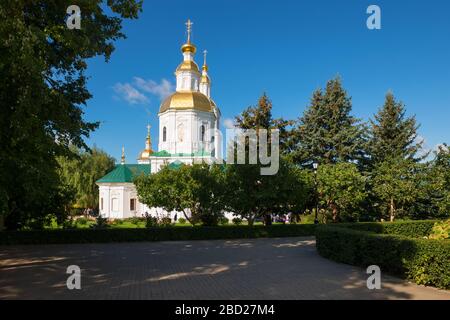 DIVEVO, RUSSLAND - 25. AUGUST 2019: Die Mariä-Verkündigungs-Kathedrale des Klosters Trinity Seraphim-Diveevo im Dorf Taucho Stockfoto