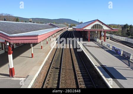 Aviemore Railway Station im Cairngorms National Park, Schottland, ohne Menschen Stockfoto