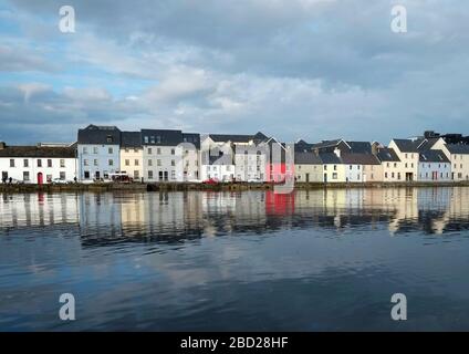 Bunte Häuser auf dem langen Spaziergang, Galway City, Grafschaft Galway, Westküste Irland Stockfoto