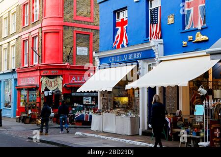 Bunte Geschäfte an der Portobello Road in Notting Hill, London Stockfoto