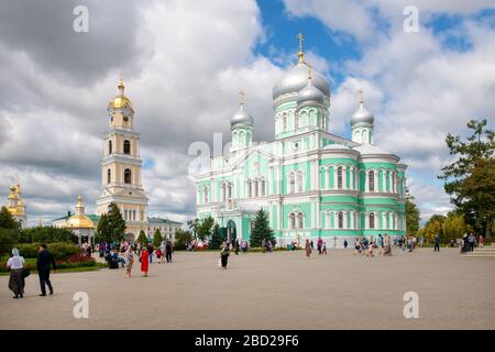 DIVEVO, RUSSLAND - 25. AUGUST 2019: Blick auf das Kloster Seraphim-Diveyevo in Diveyevo, Russland Stockfoto