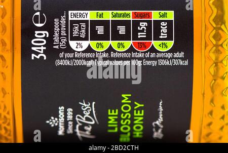 Morrisons Lime Blossom Honig in einem 340g Glasbehälter. Stockfoto