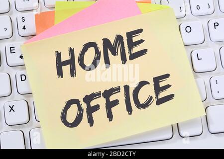 Home Office Arbeit Arbeit Corona Virus Coronavirus COVID-19 COVID Gesundheitsbotschaft Geschäftskonzept Computertastatur Stockfoto