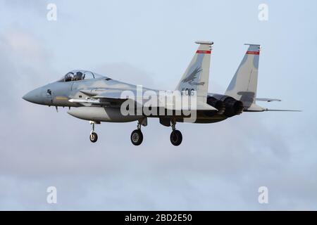 Leeuwarden/Niederlande - 13. April 2015: United States Air Force USAF McDonnell Douglas F-15C Eagle 82-0016 Kampfflugzeug Ankunft und Landung in Leeuw Stockfoto