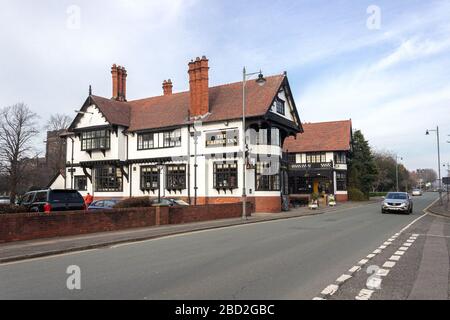 The Bridge Inn, ein Greene King Pub und Restaurant an der Bolton Road, Port Sunlight, Wirral Stockfoto