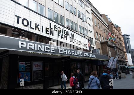 LONDON - JANUAR 2020: Prince Charles Theatre am Leicester Square in Soho. Ein unabhängiges Theater, das berühmt ist, um alternativen und kultischen klassischen Film zu zeigen Stockfoto