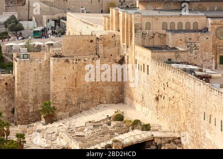 Alte archäologische Überreste im HaTkuma Garden (der Garten des Königs) in Jerusalem, Israel. Das Gelände steht außerhalb der Stadtmauern. Stockfoto