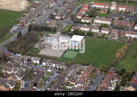 Luftaufnahme der Manston Primary School, Leeds 15 Stockfoto