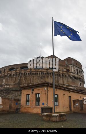 Befestigungsanlagen des Mausoleums von Hadrian, in der Regel bekannt als Castel Sant'Angelo (Englisch: Burg des Heiligen Engels), Rom Italien. Stockfoto