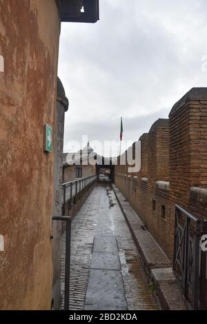 Befestigungsanlagen des Mausoleums von Hadrian, in der Regel bekannt als Castel Sant'Angelo (Englisch: Burg des Heiligen Engels), Rom Italien. Stockfoto
