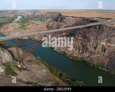 Die Perrine Bridge ist eine Trassentrubsspanne im Westen der Vereinigten Staaten, die den Verkehr über den Snake River bei Twin Falls, Idaho, transportiert. Stockfoto