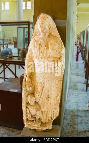 Ägypten, Mittelägypten, Museum von Mallawi, Fotos, die 2009 vor der Plünderung 2013 aufgenommen wurden. Eine Römerin und ihr Kind. Stockfoto