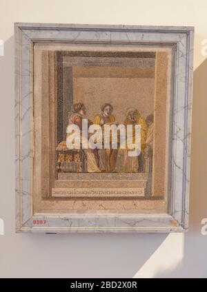 Аn antike Mosaik, das ein sprechender Menschen, in den Ausgrabungen der antiken Stadt Pompeji gefunden. Archäologisches Nationalmuseum in Neapel, Italien Stockfoto