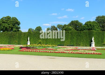 Wien, Österreich - 23. Juli 2017: Garten im Schloss Schönbrunn in Wien, Österreich Stockfoto