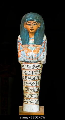 Ägypten, Kairo, Ägyptisches Museum, aus dem Grab von Sennedjem, Deir el Medina: Ushebti von Rosu, eine der Ehefrauen des Vaters von Sennedjem. Stockfoto