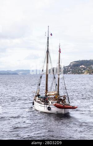 Veteranen-Fischschiff Anna (Baujahr 1928) am Byfjorden, Abfahrt vom Hafen von Bergen, Norwegen Stockfoto