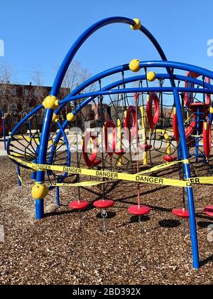 Geschlossener Spielplatz wegen Covid19, Montreal Stockfoto