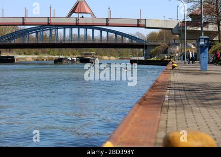 Dorsten, Deutschland, Montag, 6. April 2020 Stadtaktivität mit Corona-Virus hochwertige Hintergrunddrucke Stockfoto