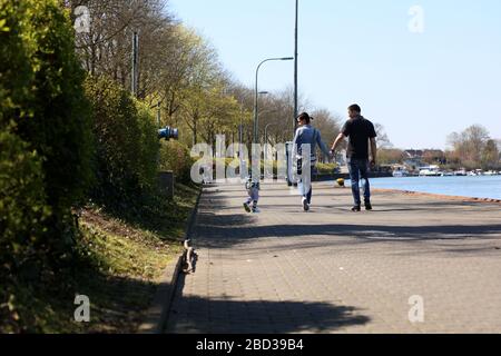 Dorsten, Deutschland, Montag, 6. April 2020 Stadtaktivität mit Corona-Virus hochwertige Hintergrunddrucke Stockfoto