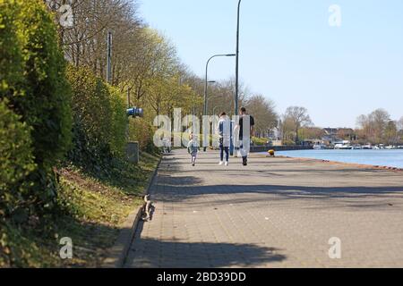 Dorsten, Deutschland, Montag, 6. April 2020 Stadtaktivität mit Corona-Virus hochwertige Hintergrunddrucke Stockfoto