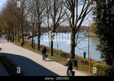 Dorsten, Deutschland, Montag, 6. April 2020 Stadtaktivität mit Corona-Virus hochwertige Hintergrunddrucke Stockfoto