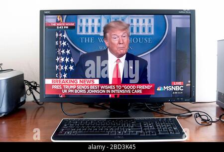 Washington, District of Columbia, USA. April 2020. Ein Bildschirmschnapp von Präsident DONALD TRUMP, der während der täglichen Briefing der Task Force des Weißen Hauses Coronavirus sprach. Credit: Brian Cahn/ZUMA Wire/Alamy Live News Stockfoto