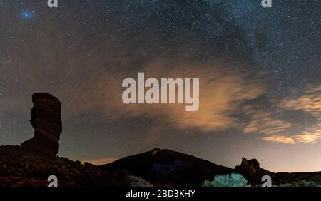 Vulkan Kraterhimmel am Teide in der Nacht in der Nähe von Roque de Garcia Stockfoto