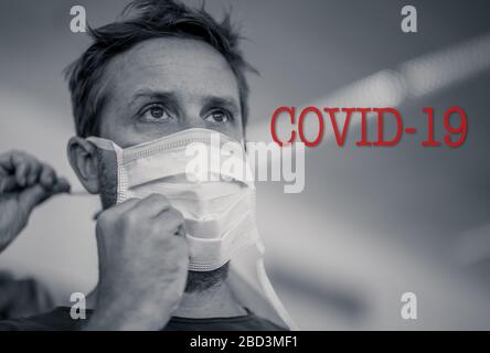 COVID-19 Kampagne "Leben retten". Starkes Bild der Hände hilft jungen Mann, Gesichtsmaske zu setzen. Wenn Sie gesund bleiben, stoppen Sie die Ausbreitung des Coronavirus, zusammen können wir Stockfoto