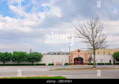 Der Parkplatz der Bel Air Mall ist während der COVID-19-Pandemie, 29. März 2020, in Mobile, Alabama verlassen. Stockfoto