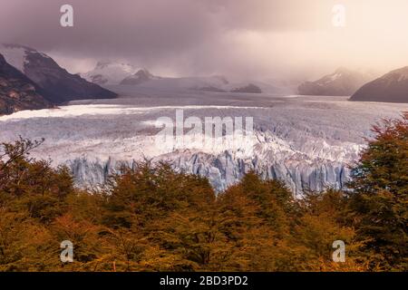 Herbst im Perito Moreno Glacier in Patagonien Argentiniens Stadt El Calafate Stockfoto