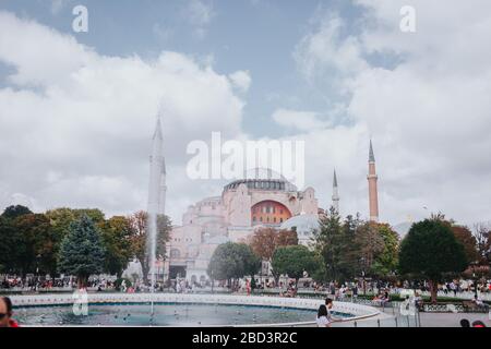 ISTANBUL TÜRKEI - August 2019: Hagia Sophia Hagia Sofia, Ayasofya Byzantinische Architektur, Wahrzeichen der Stadt und Weltwunder der Architektur. Stockfoto