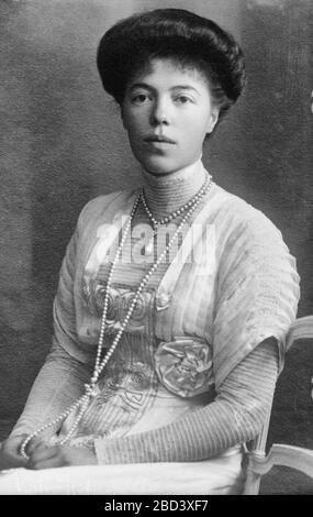 Porträtfoto der russischen Herzogin Olga Alexandrovna zwischen ca. 1910 und ca. 1915 Stockfoto