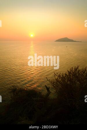 Sonnenuntergang vom Kap Sounio Sounion Griechenland aus gesehen. Stockfoto