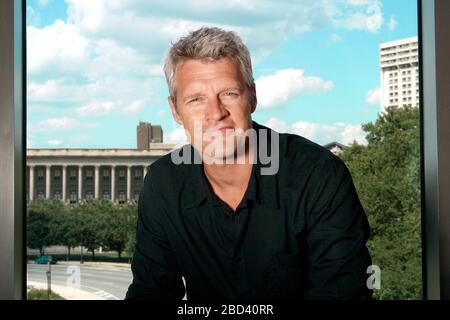 Porträt von Neil Burger, fotografiert in Philadelphia, der seinen neuen Film "The Illusionist." 8. August 2006 Credit: Scott Weiner/MediaPunch Stockfoto