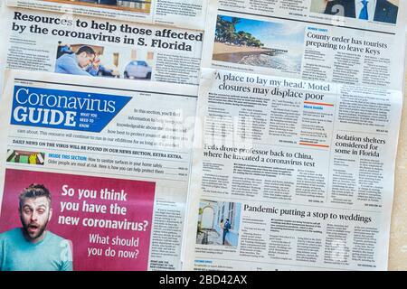 Miami Beach Florida, Miami Herald Titelseite Zeitung Schlagzeilen, Coronavirus covid-19 Krise Pandemie Gesundheitskrankheit, Folgen, Hotelübernachtung Stockfoto