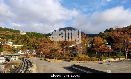 Seeufer des Ashi-Sees auch als Hakone Lake oder Ashinoko Lake bezeichnet. Ein malerischer See im Hakone-Gebiet. Präfektur Kanagawa, Japan Stockfoto