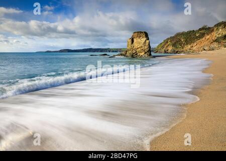 Crinnis Island an der Carlyon Bay in Cornwall. Stockfoto