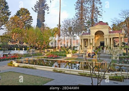 Der Garten der Träume, auch bekannt als Garten der sechs Jahreszeiten, ist ein neoklassischer Garten in Kaiser Mahal Kathmandu, Nepal, der 1920 erbaut wurde. Stockfoto