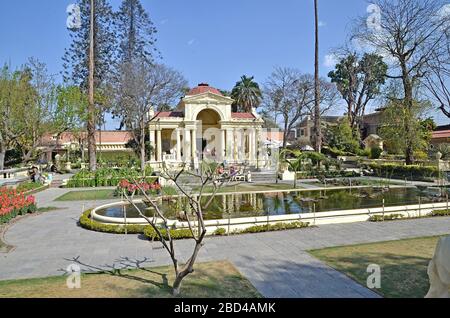 Der Garten der Träume, auch bekannt als Garten der sechs Jahreszeiten, ist ein neoklassischer Garten in Kaiser Mahal Kathmandu, Nepal, der 1920 erbaut wurde. Stockfoto