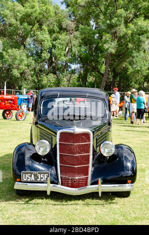 Vorderansicht 1935 fünf Fenster Ford V8 Coupé. Stockfoto
