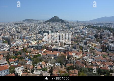 Blick über Athen von den antiken Ruinen der Akropolis, Griechenland Stockfoto