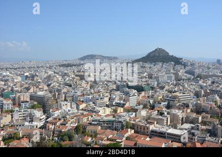 Blick über Athen von den antiken Ruinen der Akropolis, Griechenland Stockfoto