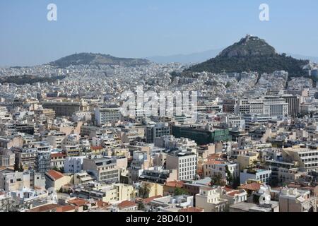 Blick über Athen von den antiken Ruinen der Akropolis, Griechenland Stockfoto