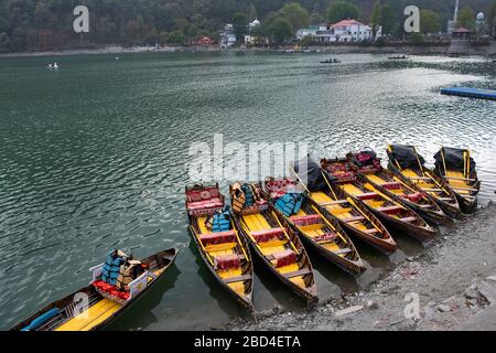 Das Bild der Boote in Naini See, Nainital, Uttaranchal, Indien, Asien Stockfoto