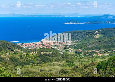 Marciana Marina Blick vom Gipfel des Monte Capanne in Elba, Toskana, Italien. Stockfoto