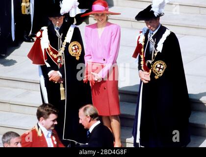 TRH Prince and Princess of Wales, Prince Charles, Princess Diana und HRH Prince Edward, Herzog von Kent nehmen an der großen Garter-Zeremonie in Teil Stockfoto