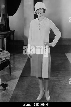 Die kanadische Filmschauspielerin Norma Shearer (in einem kurzen Kleid) Ca. Im Jahr 1927 Stockfoto