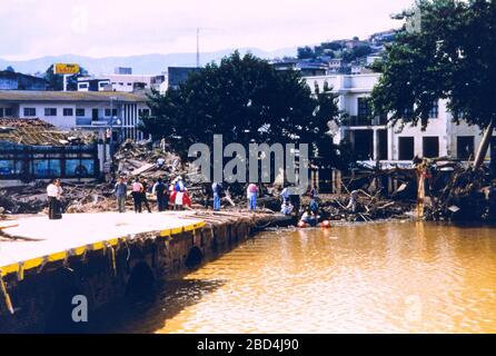 Hochwasserschäden am Fluss Choluteca durch den Hurrikan Mitch - Tegucigalpa Honduras Ca. November 1998 Stockfoto